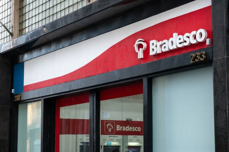 BRADESCO LUCRA R$ 6,5 BILHÕES NO 1º TRI, ALTA DE 74% NA COMPARAÇÃO ANUAL E ACIMA DO ESPERADO PELO ME img