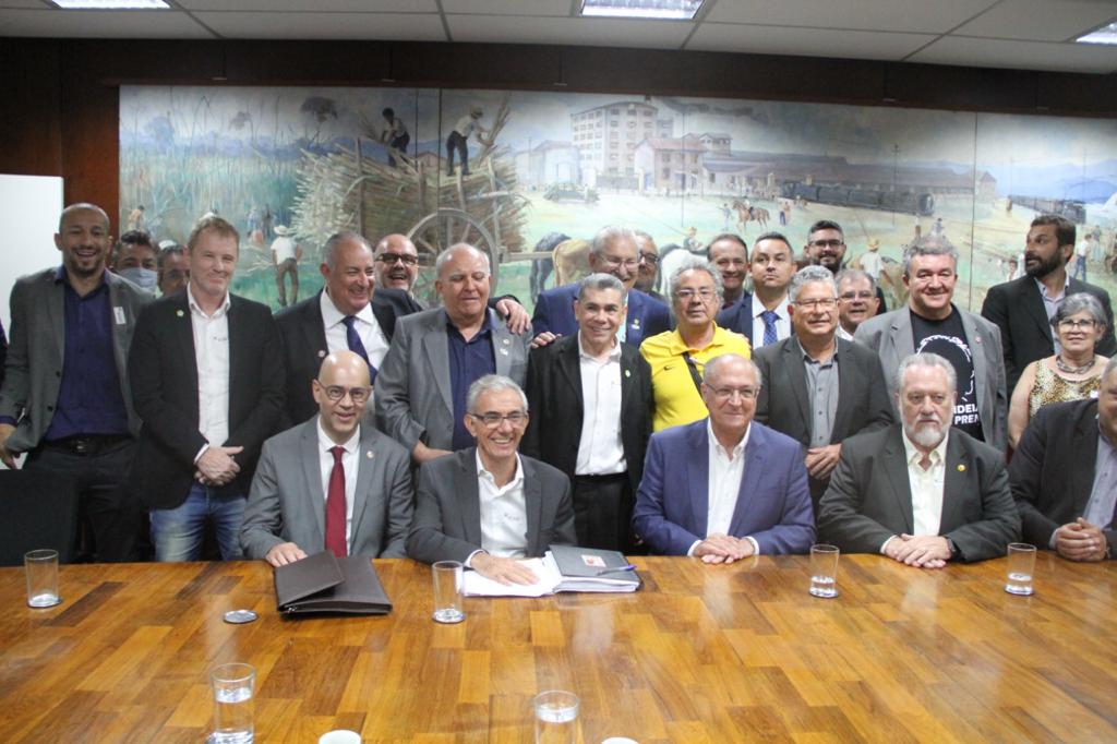 PRESIDENTE DA FEEB SP/MS PARTICIPA DE REUNIÃO COM VP DA REPÚBLICA E MINISTRO MDIC, GERALDO ALCKMIN img